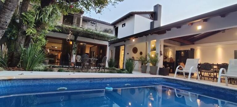 Alma Noble Suites