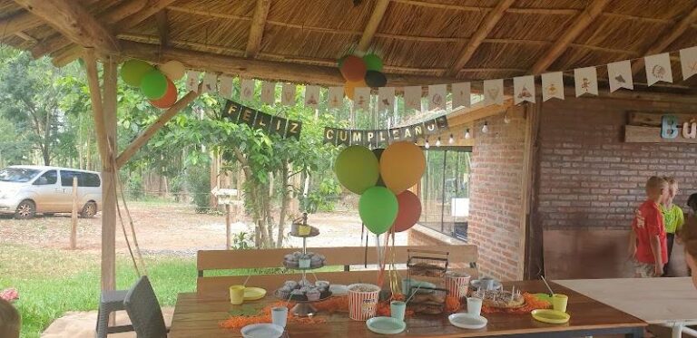 Búho Parque Recreativo Camping