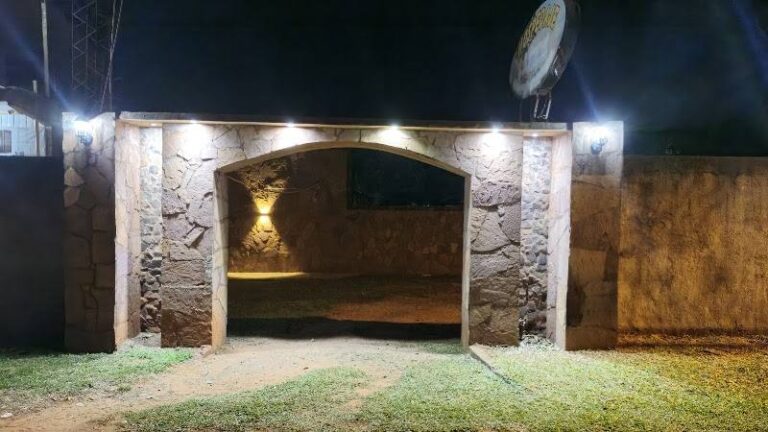 Hospedaje La Roca