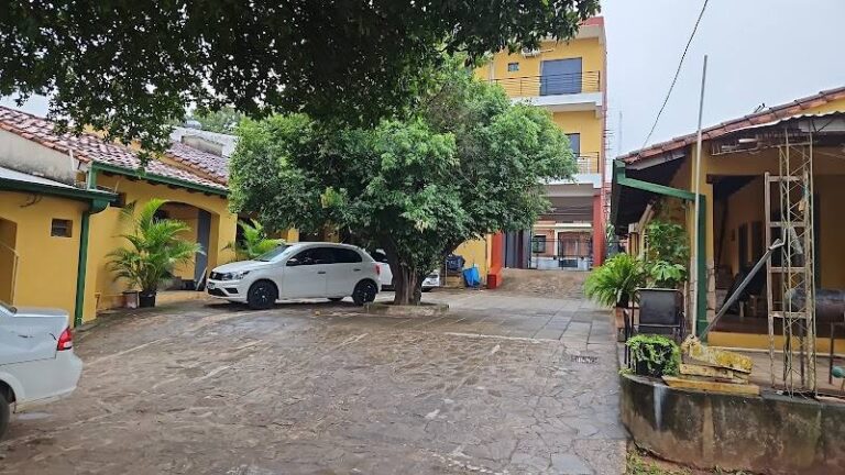 Hotel AyA