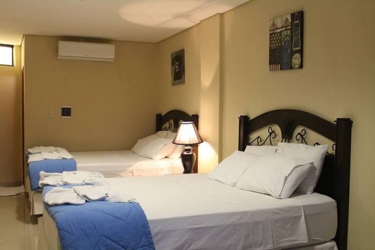 Hotel Platinum..