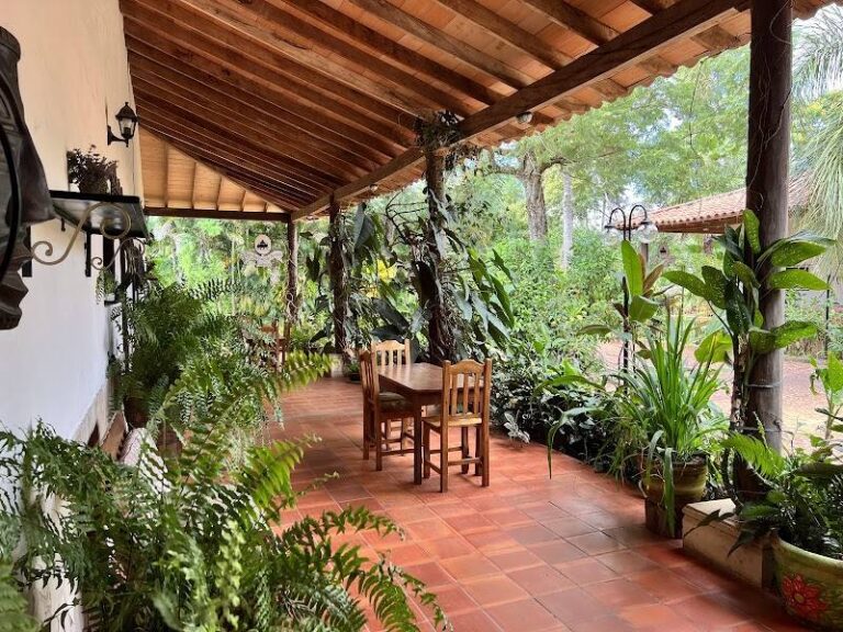 Hotel Restaurant Colonial "Los Jardines de Aregua"
