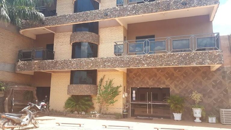 Hotel Tres Hermanos