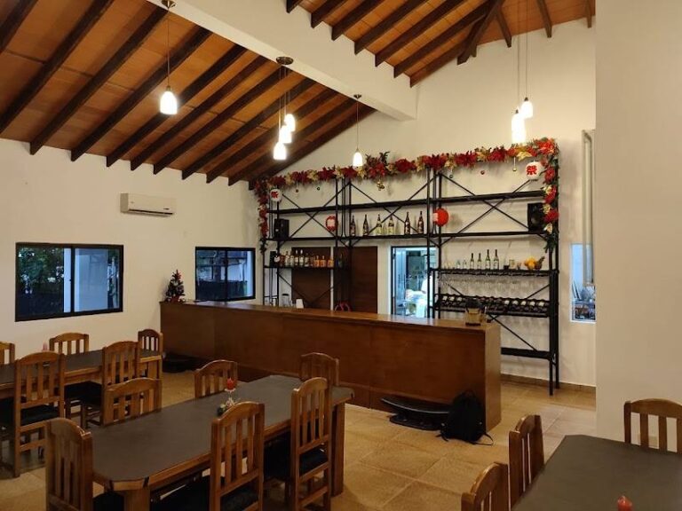 Hotel y Restaurante Puerto Guyrati
