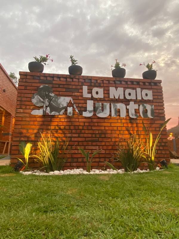 LA MALA JUNTA CABAÑAS