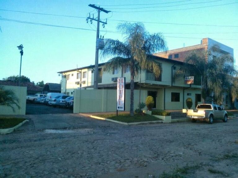 MAXI HOTEL