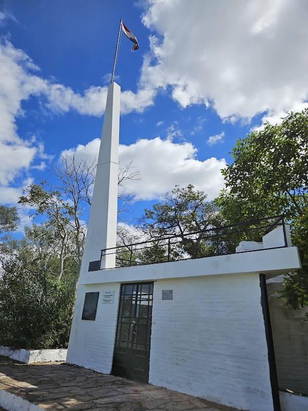 Monumento a los niños mártires de la batalla de Acosta Ñú
