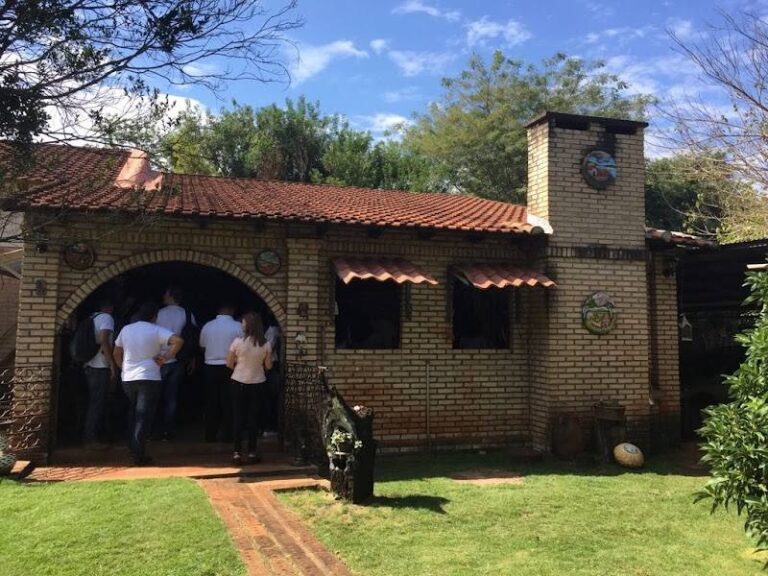 Posada Turistica con Taller de Artesania Ña Elvira
